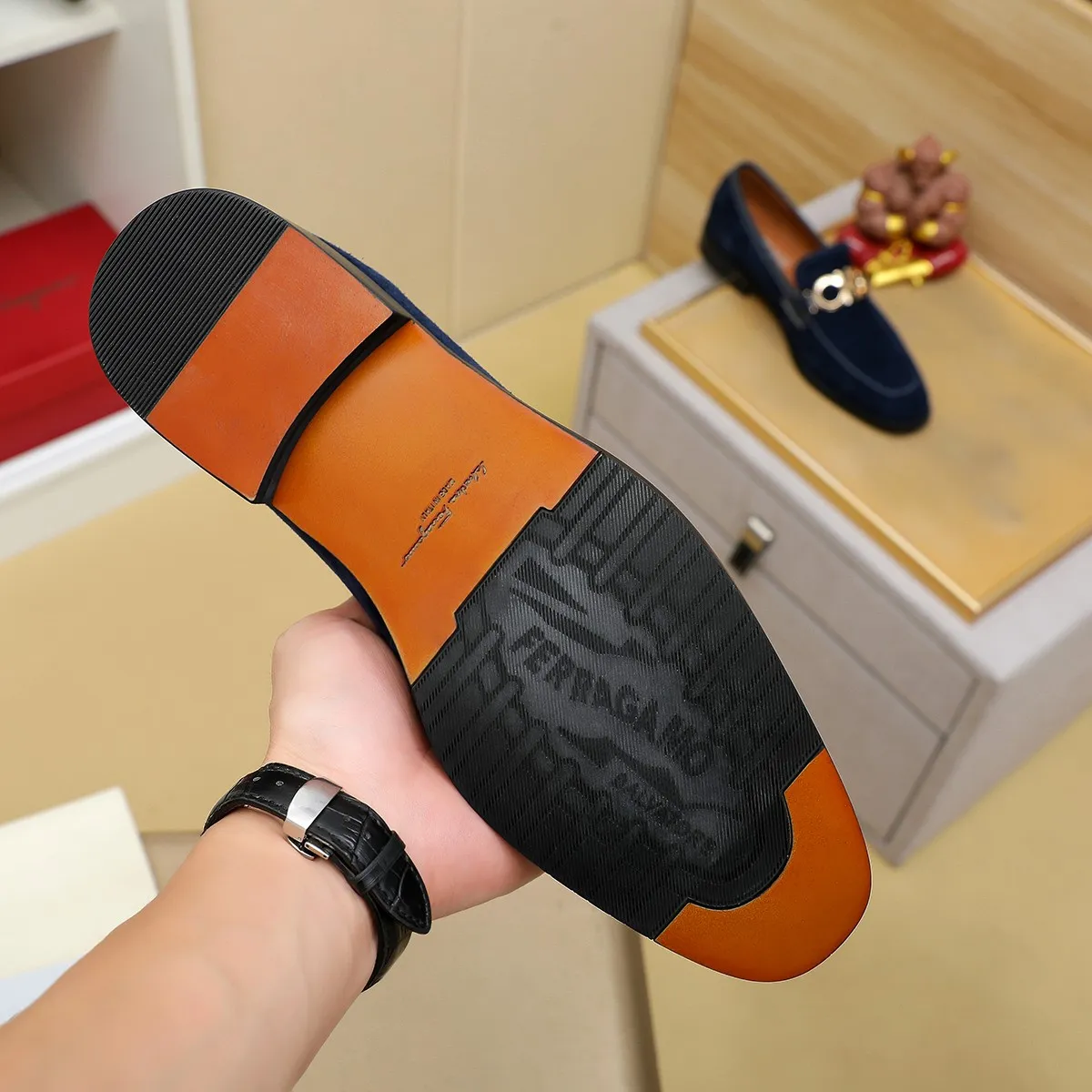 Men's shoes💰420🔥Ferragamo new men's formal shoes🇨🇳Official website original 1:1 mold opening, original quality💯Fine workmanship, high-end luxury shoes☘ The surface is made of imported Italian first-layer cowhide🌴🐑Leather lining🍓Rubber wear-resistant and non-slip outsole, breathable and comfortable to wear🍍The first choice for high-grade men, size 39-45 (38.46. Can be customized)